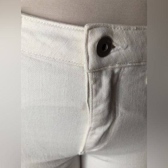 Anthropologie - Pilcro Embroidered Hem Flare Cropped Jean - Picture 7 of 14